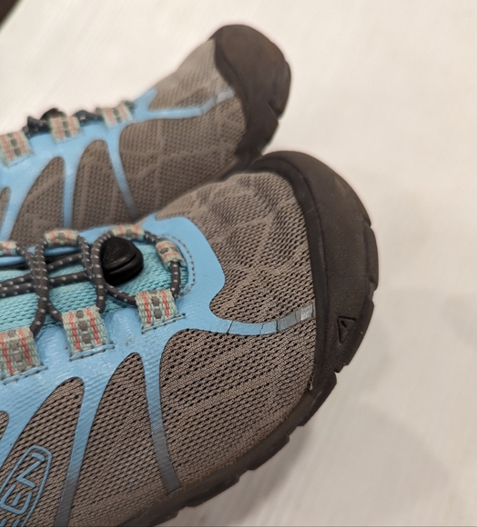 KEEN kids toggle elastic mesh shoes sneakers  size 4 - Picture 5 of 11